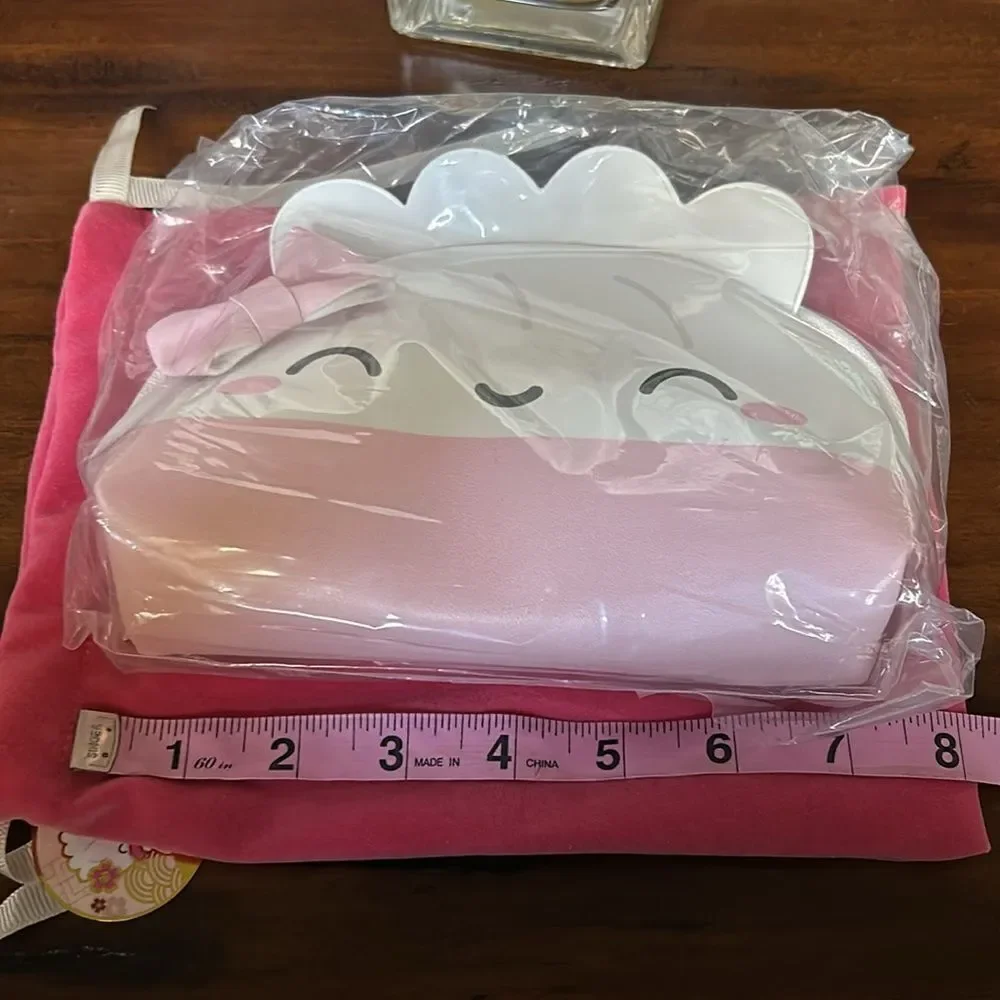 Cosmetic bag NwT dumpling pink and white motive